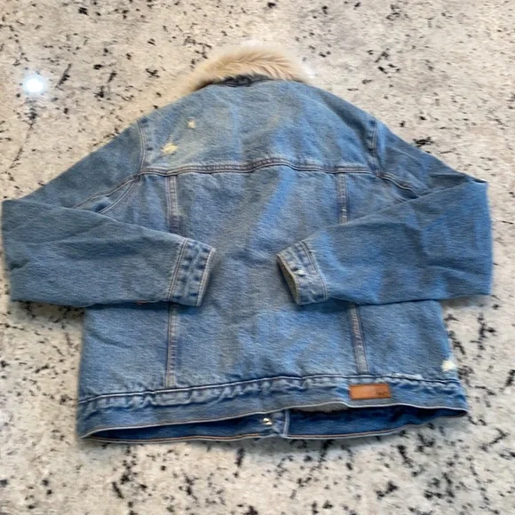 Abercrombie & Fitch Woman’s distressed Jean Jacket L - Picture 6 of 10